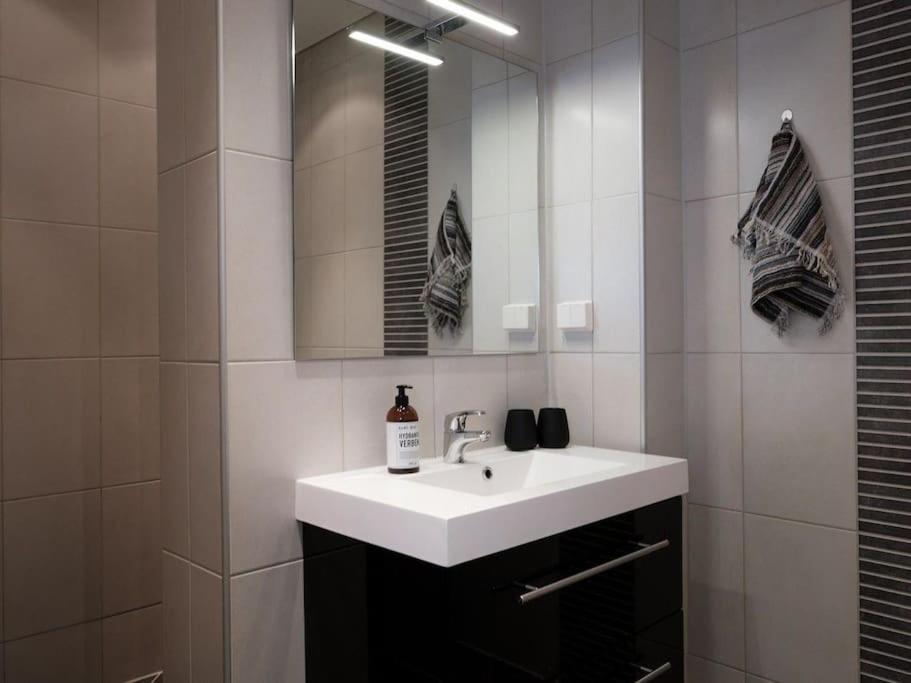 In The Heart Of Brosundet! Fully Equipped 3 Bed Room Ap Ålesund Kültér fotó