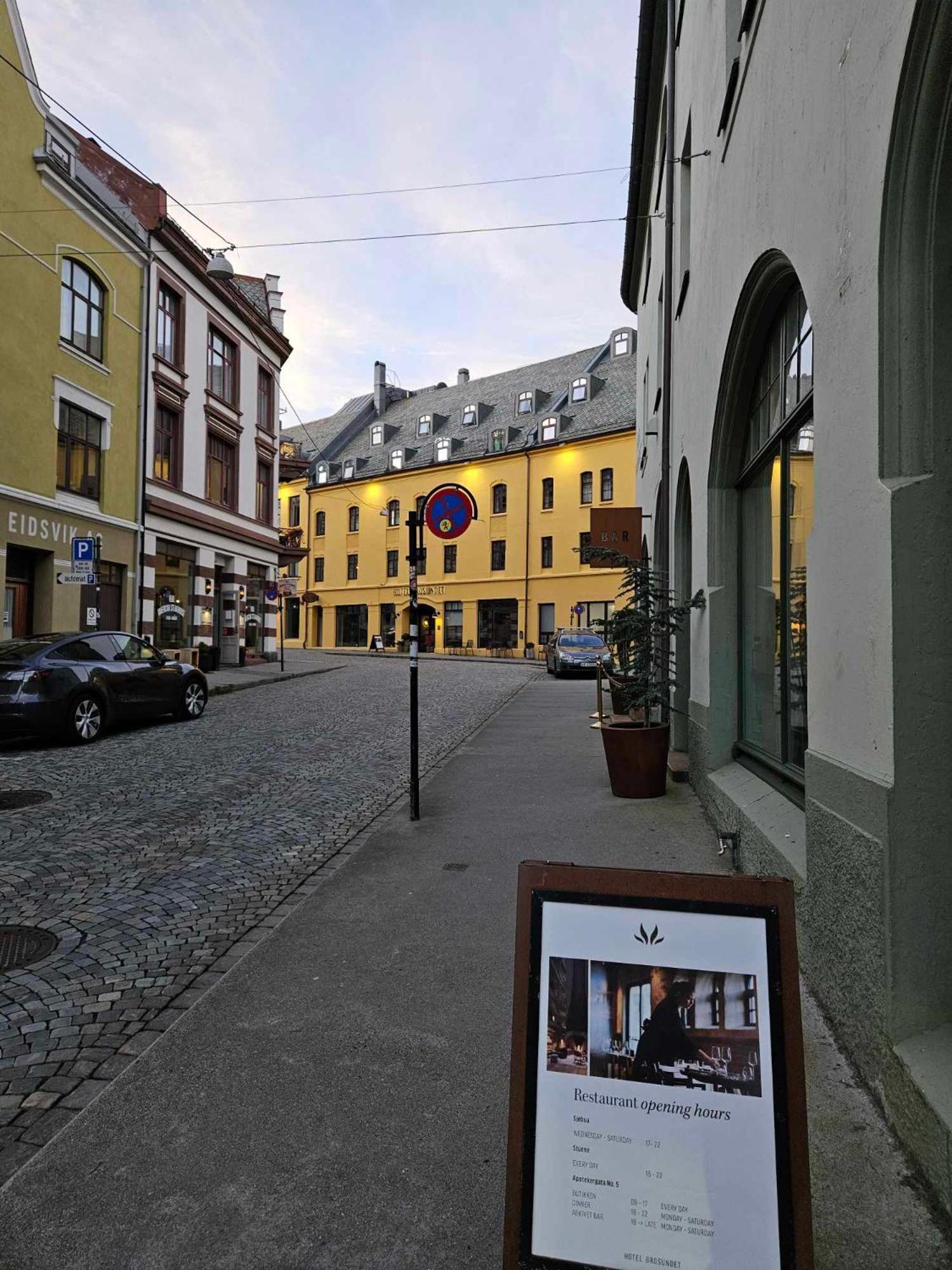 In The Heart Of Brosundet! Fully Equipped 3 Bed Room Ap Ålesund Kültér fotó